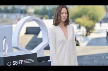 ＜中村アン＞スペインで2変化　初の国際映画祭で胸元大胆なワンピース、キャミドレス姿を披露