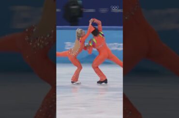 This performance is giving #TLOASG. 🧡  #Olympics #TaylorSwift #TheLifeOfAShowgirl