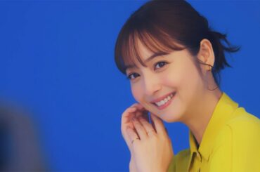 佐々木希、バックで歌って踊る“ミニスギちゃん”に思わずニッコリ　GMOクリック証券新CM＋メーキング