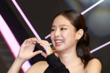 🌟💖ジェニー×小松菜奈がパリで感動ハグ！ファッションショーでの奇跡の瞬間🌟💖