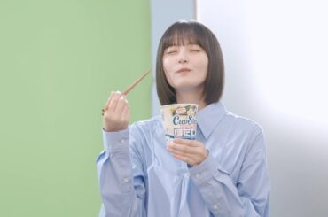 乃木坂46遠藤さくら、カップスター新商品食べ幸せな表情　賀喜遥香＆井上和とTVCM「カップスター ほたて塩 登場編」＋撮影舞台裏公開