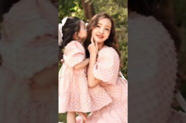 板野友美と3歳娘、まるで鏡のようなそっくり笑顔にファン感動#板野友美 #母娘ショット #そっくり親子 #幸せの笑顔 #ともちんファミリー