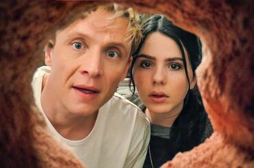 【映画紹介】ある夫婦が目を覚ますと、自分たちがアパートに閉じ込められていることに気づく。外のすべての建物が巨大なレンガの壁に囲まれているからだ。