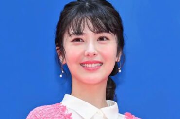 浜辺美波　美女写真　kiss　Me　(*´ε`*)ﾁｭｯﾁｭ