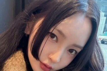 「眼のやり場に...」佐藤かよ〝ぴたぴたタンクトップ〟ショットに反響続々「適度?セクシー過ぎますが…」「指先まで美しくて素敵だ」の声