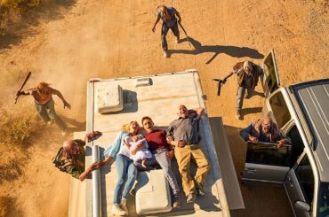 【映画紹介】楽しいロードトリップ中の家族が砂漠の近道を選ぶも、砂に潜む残虐な変異生物による恐怖の待ち伏せに直面する。