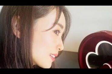 ✨泉里香、圧巻の美貌で魅了！ルイ・ヴィトン新作コスメを手に見せた“秋の女神”の素顔💄