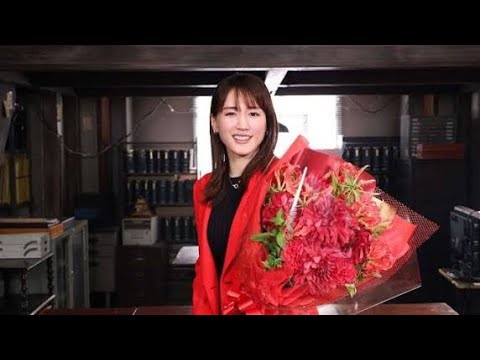 🌟 「綾瀬はるか、“まさかの相手”との密着ツーショットに反響！ファン騒然『本当に？』『お似合いすぎる』」