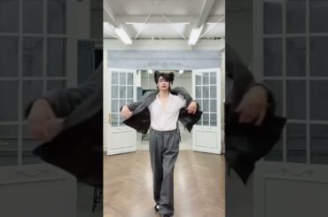 I Need U Backメイクでファッションショーしてる藤井風風　#fujiikaze