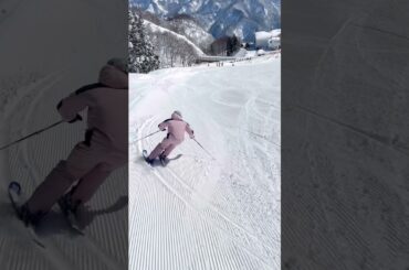 降雪後のバーンはソフトエッジングでカービングターン！森田優香#shorts