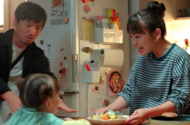 川栄李奈、撮影裏で母の顔！子役に見せた優しい笑顔にほっこり