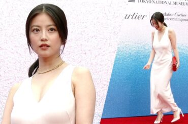 今田美桜、溢れる透明感　美スタイル際立つ深Ｖネックのドレス姿：カルティエ『結 MUSUBI』展オープニングイベント