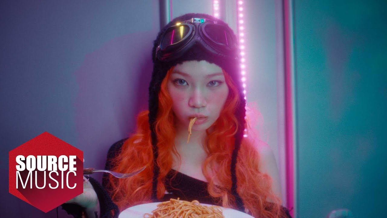 LE SSERAFIM (르세라핌) ‘SPAGHETTI (feat. j-hope of BTS)’ OFFICIAL MV LE SSERAFIM (르세라핌) 'SPAGHETTI (feat. j-hope of BTS)' OFFICIAL MV