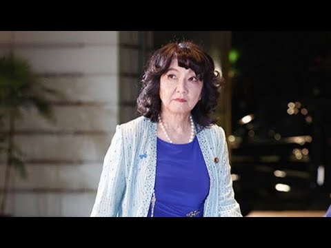 【衝撃】「よく気づいたね!」小野田大臣の“勝負銀ドレス”片山大臣の初入閣時と激似!?「そっくりすぎ衣装」Xで話題 【衝撃】「よく気づいたね!」小野田大臣の“勝負銀ドレス”片山大臣の初入閣時と激似!?「そっくりすぎ衣装」Xで話題