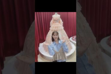 元AKB48 柏木由紀 大丸東京店で行われている#AKB48大衣装展 に行ってきました〜☺️ファンの皆さんが選ぶ好きな衣装ランキング第2位に卒業ドレスがランクイン！🎉みなさんありがとうございます😌