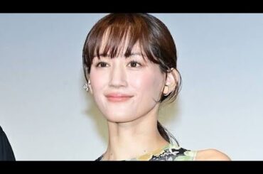 綾瀬はるかの「盗み食い」をマネジャーが激写　チラ見する笑顔にファン騒然「子供みたい」「めちゃめちゃ可愛すぎ」