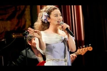 ✨🎶 檀れい、丸の内ライブで輝く夜🌙💖 竹内まりや＆山口百恵の名曲熱唱✨ ファンとハイタッチ🤝 失敗談トークも微笑み誘う😊 13曲で心を包む特別ステージ🎤🌸