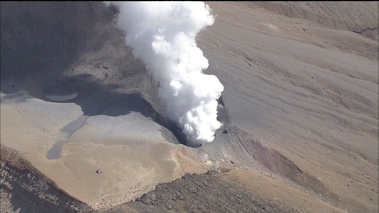 【警戒】北海道で2年ぶりの震度5弱…その12時間後に雌阿寒岳が噴火!同じ日の地震と噴火に関連は?…専門家「直接的な関係なし」も冬の防災対策の重要性を強調 【警戒】北海道で2年ぶりの震度5弱…その12時間後に雌阿寒岳が噴火!同じ日の地震と噴火に関連は?…専門家「直接的な関係なし」も冬の防災対策の重要性を強調