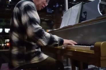 負けないで『ZARD/ザード/坂井泉水』織田哲郎/葉山たけし『駅前ピアノ in いずみホール/国分寺市立いずみホール/ロビー』2025年10月27月曜日【ぴよぴよのおはなしシリーズ/7675】