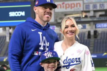 🔥💙【チェルシーさん圧巻スタイル】ドジャース・フリーマン妻の球場ファッションが美しすぎる💎👗