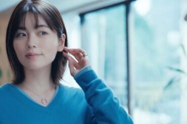 小芝風花、輝くジュエリー　キュートな笑顔はじける　「プラチナ・ウーマン」オリジナルムービーに出演