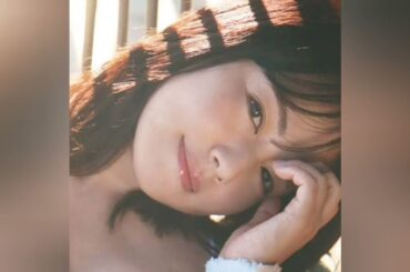 42歳の磯山さやか「たわわ」な果実をはさんだ大胆ショット