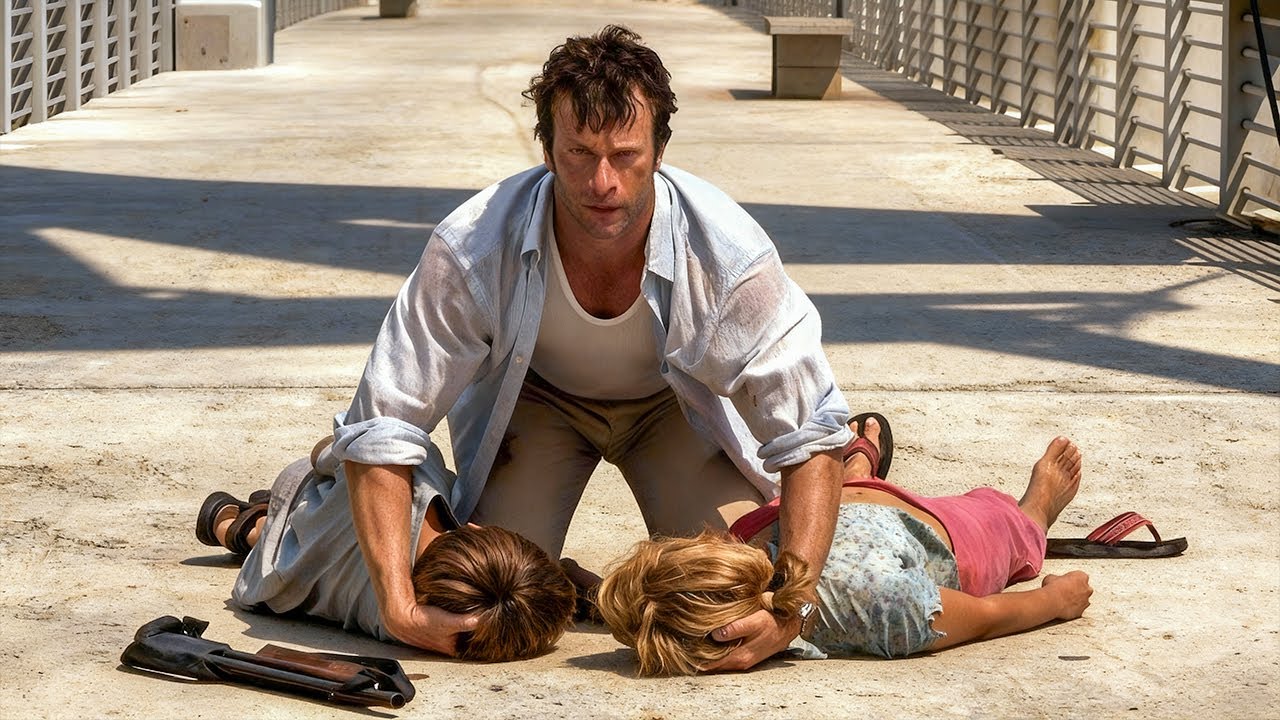 【映画紹介】マフィアはFBI捜査官の家族を彼の目の前で残忍に虐殺したが、彼が無慈悲な復讐を解き放つとは知らなかった。 【映画紹介】マフィアはFBI捜査官の家族を彼の目の前で残忍に虐殺したが、彼が無慈悲な復讐を解き放つとは知らなかった。