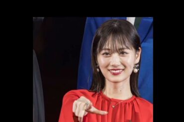 山下美月、スリットスカートから覗く美脚披露「美しい」「パリが似合う」の声