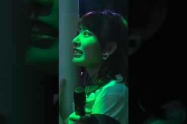 舞台裏で興奮する 宮脇咲良(HKT48)さん / AKB48グループリクエストアワー 2018