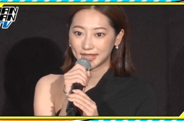 武田玲奈、ワンショルダーワンピで美肌＆美脚披露　「おいしい給食 炎の修学旅行」舞台あいさつに登場