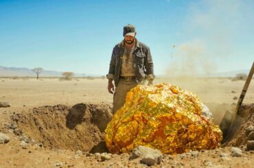 【映画紹介】ある男が砂漠の真ん中で数百万円の価値がある900キロの金塊を発見したが、それを守るために死と向き合わなければならない。