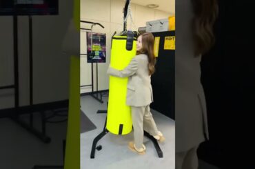 白石麻衣のハグ　#乃木坂46 #白石麻衣