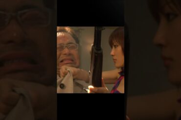 #綾瀬 はるか#拳銃を持った犯罪者が大勢の人の前で犯罪を犯したが、美女ロボットが一発で彼を制圧した#movie#shorts #action#comedy#romance#sci-fi