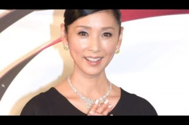 黒木瞳“因縁の相手”と腕組みショット「美の共演」「本当は仲良しなんですね！」（写真 全11枚）