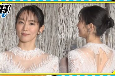 吉岡里帆、純白ドレスで美肌＆美背中披露　「WHITE KITTE」点灯式に登場