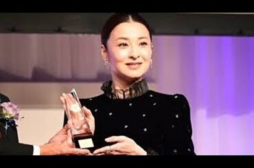 檀れい 優美な黒のシックなドレス姿を披露!【第54回ベストドレッサー賞】