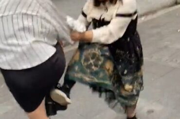 【動画】トー横女子、ファミコンみたいな動きのキャットファイトをしてしまうwwwwwwww