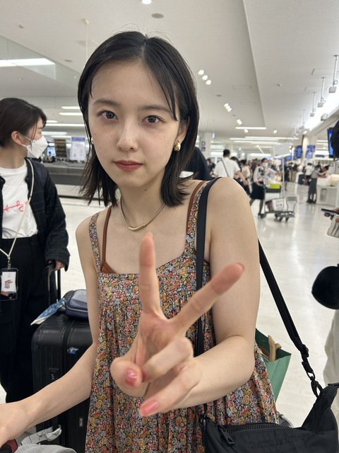 【画像】加藤小夏(おなつ)のオフショット、思ったのと違う😇ｗｗｗｗｗｗｗｗｗ