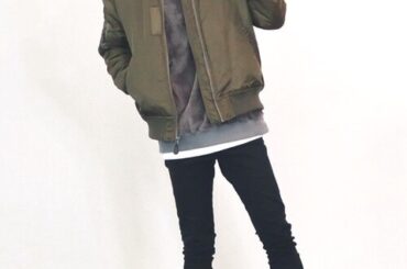 【画像】2025年にこのファッションしてる男、ガチでヤバいぞwwwwwwww