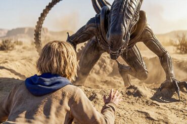 【映画紹介】17歳の少女が愛犬の亡骸を砂漠に埋葬した…数分後、墓穴から恐ろしい異星人の怪物が這い出てきた！