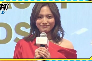 川口春奈、赤のワンショルダードレスで美肌披露　「Qoo10 MEGA BEAUTY AWARDS 2025」授賞式に登場