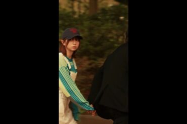 ハチの手を取り逃げる2人💨  #桜田ひより #佐野勇斗 #北村一輝 #ファーストサマーウイカ #エスケイプ #shorts