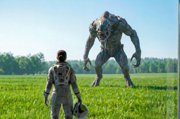 【映画紹介】宇宙ミッションの後、森の小屋に一人取り残された宇宙飛行士は、自分だけでは戻ってきていなかったことを発見する。