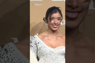 ローラ、美脚＆デコルテ大胆披露のポージング　#shorts #ローラ