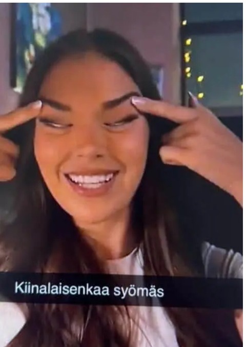 【悲報】ミスフィンランド、例のポーズでアジア人を侮辱 （※画像あり）