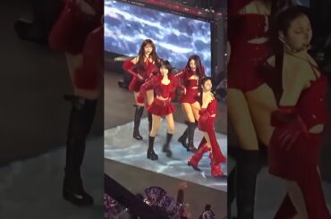 【4K 120fps】 LE SSERAFIM ' CRAZY'  SAKURA FOCUS 251231 New York Times Square Mix  part2