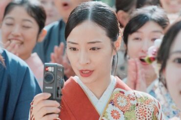 広瀬すず、吉沢亮＆横浜流星の勇姿を動画撮影　“もちつきドラマ”ついに完結　富士フイルム「お正月を写そう♪」新CM