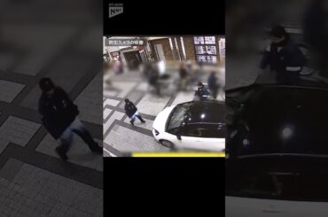 【大阪・岸和田】警察官に車が突進…ボンネットに乗せて約700メートル走行　殺人未遂などの疑いで逮捕 #shorts