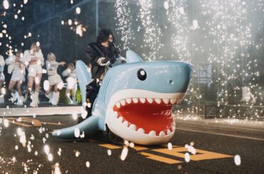 米津玄師 – IRIS OUT「第76回NHK紅白歌合戦」　Kenshi Yonezu – IRIS OUT (76th NHK Kouhaku Performance)