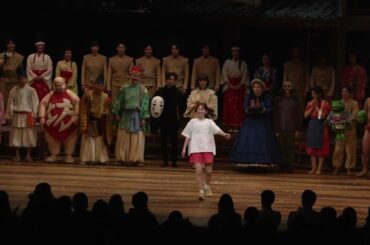 舞台『千と千尋の神隠し』初日カーテンコール映像（川栄李奈）
